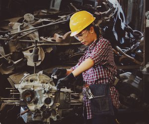 factory-factory-worker-girl-1108101.jpg