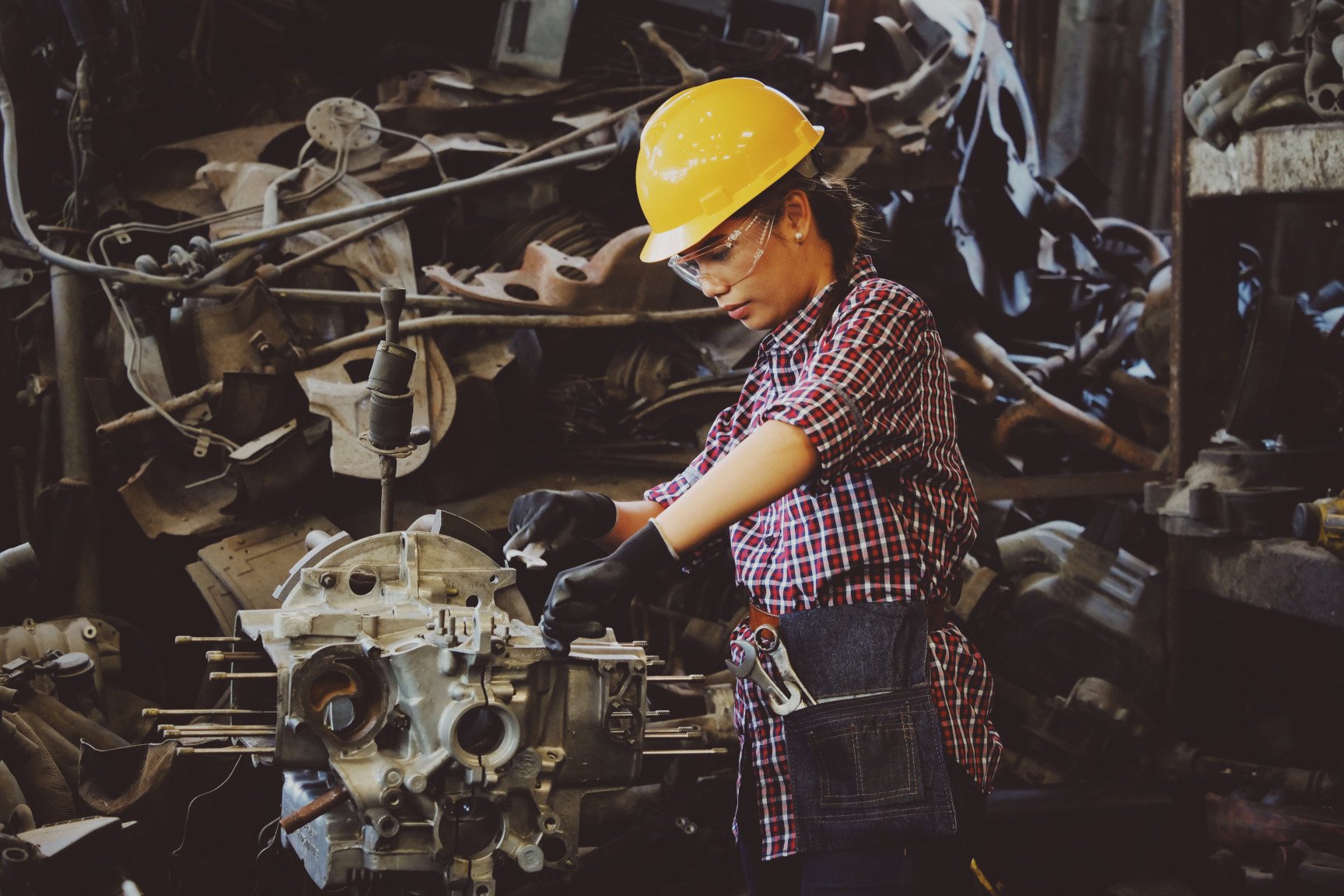 factory-factory-worker-girl-1108101.jpg